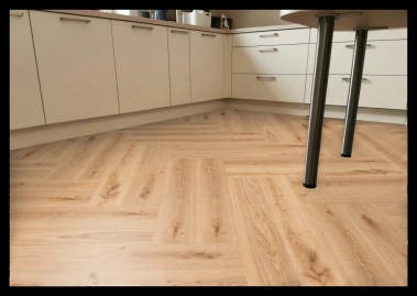 Tarkett Essence 30 – Primary Oak Light Brown 260055005