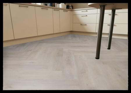 Aspecta Vinylboden Contours IC55 Chantilly Chevron Alpin 6416701X