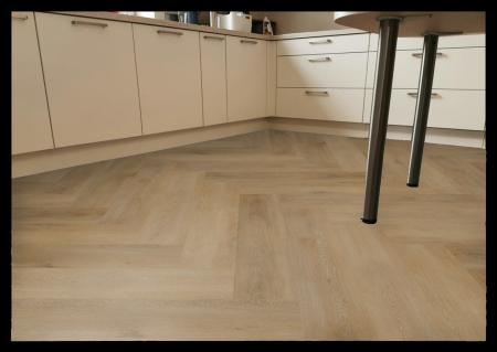 Aspecta Vinylboden Contours IC55 Chantilly Chevron Soleil 6416726X
