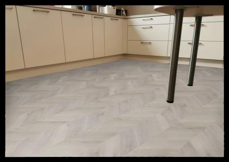 Aspecta Vinylboden Contours IC55 Versailles Chevron Alpin 6816701X