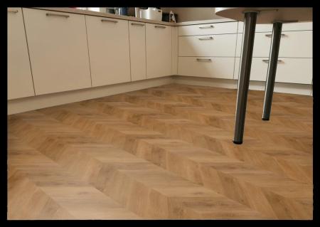 Aspecta Vinylboden Contours IC55 Versailles Chevron Ambre 6816722X