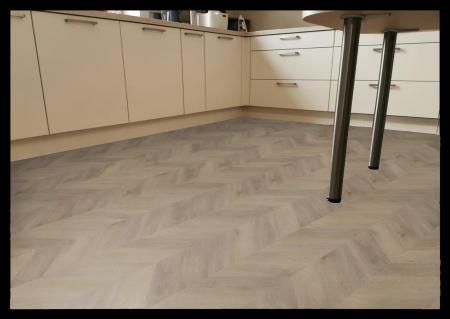 Aspecta Vinylboden Contours IC55 Versailles Chevron Ble 6816724X