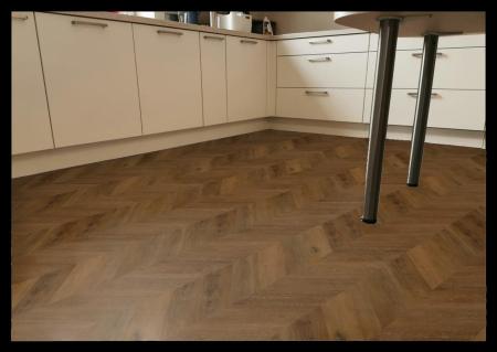 Aspecta Vinylboden Contours IC55 Versailles Chevron Riviere 6816731X