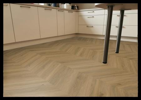 Aspecta Vinylboden Contours Chevron IC55 Macadamia IC5580CH58211