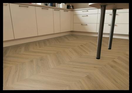 Aspecta Vinylboden Contours Chevron IC55 Macadamia IC5580CH58211