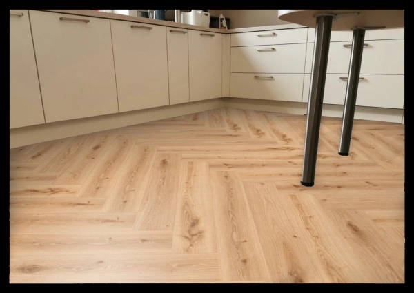 Tarkett Essence 30 – Primary Oak Light Brown 260055005