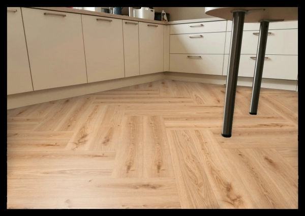 Tarkett Essence 30 – Primary Oak Light Brown 260055005