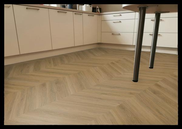 Aspecta Vinylboden Contours Chevron IC55 Macadamia IC5580CH58211